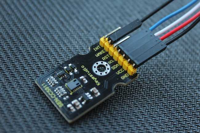 Подключаем к пинам на платке